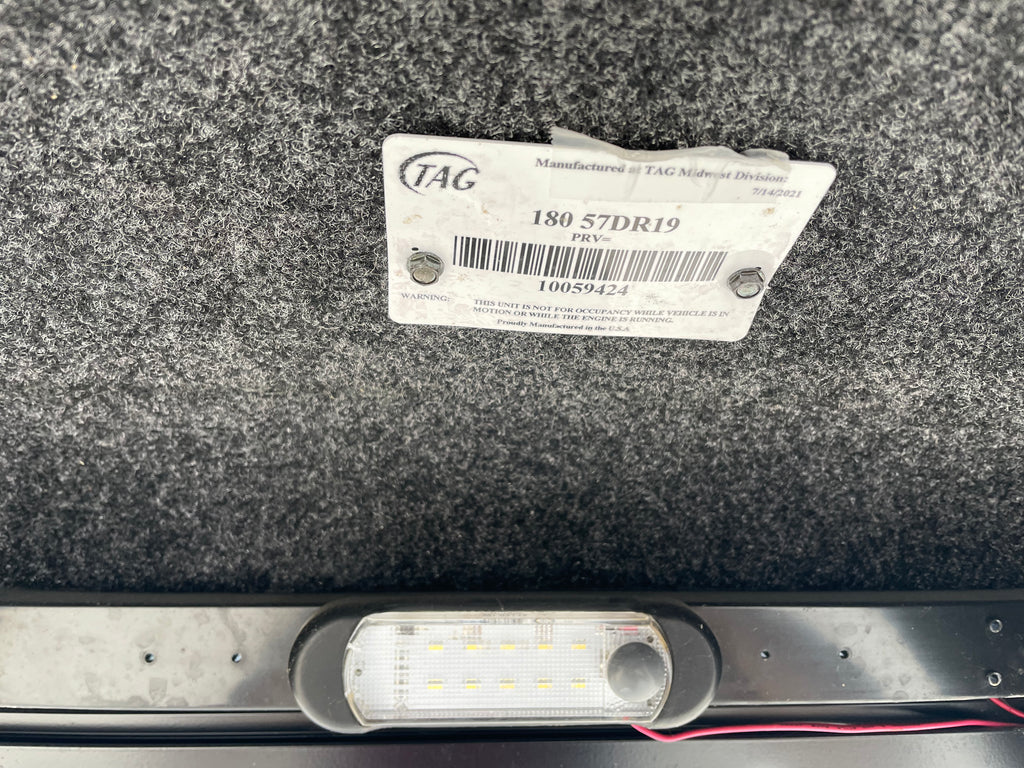 Used Dodge Ram Crew Cab 5.7 Extra Short Bed fiberglass truck cap topper fits 2019-2024 LOCATION: A-6-3  CODE: CL2507-22b