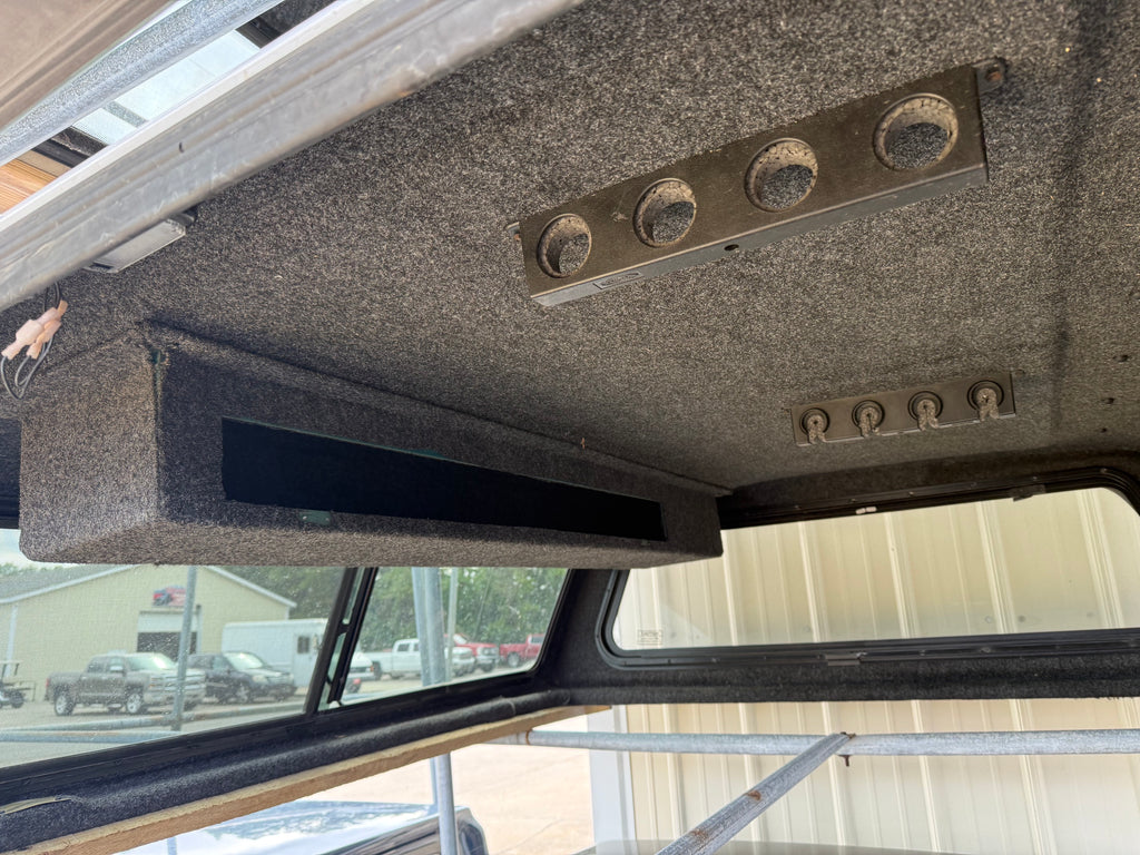 Used GMC SIERRA 07-2013 Extended Cab 6.5' short bed used topper LOCATION: n-1-1 CODE: CNMM004