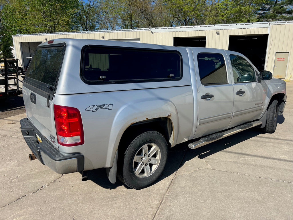 Used GMC SIERRA 07-2013 Crew Cab 5.8' extra short bed used topper LOCATION: A-6-2  CODE: CL800