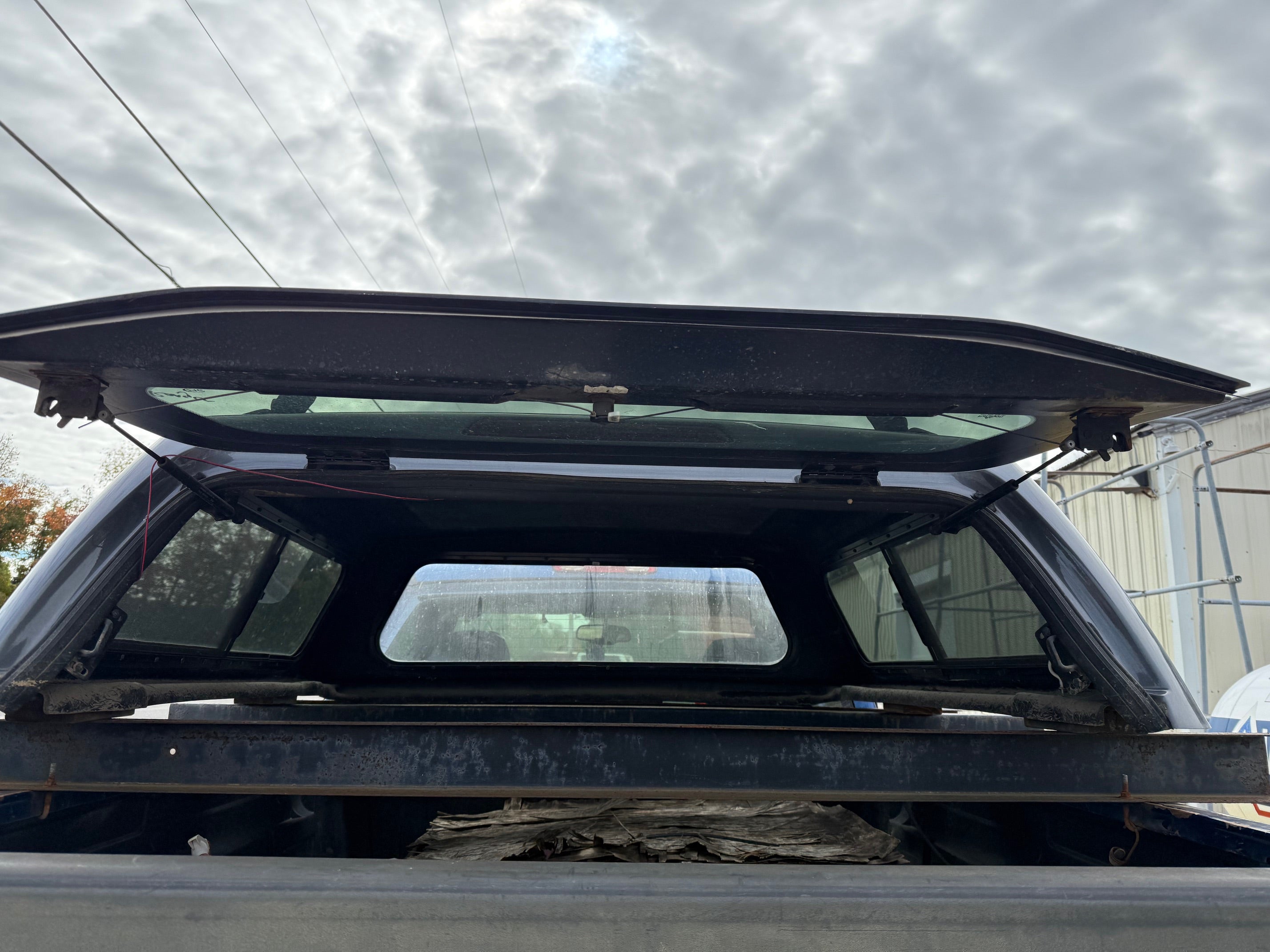 Ford Ranger Extra Short Box SSB 1999-2012 Fiberglass Truck Cap Silver CODE: CL1015-25a  Location: A-1-2