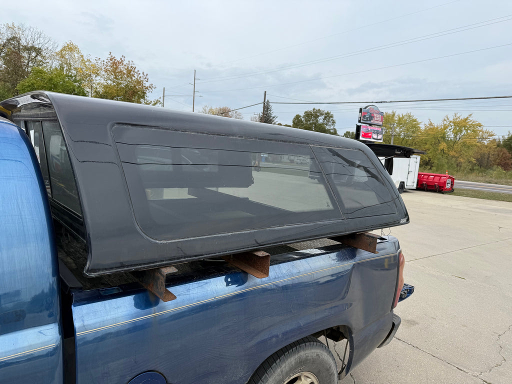 Used Ford F150 5.5' extra short Box 2004-2008 Fiberglass Lid UA Black color Code: CL2510-17a Location: B-5-2