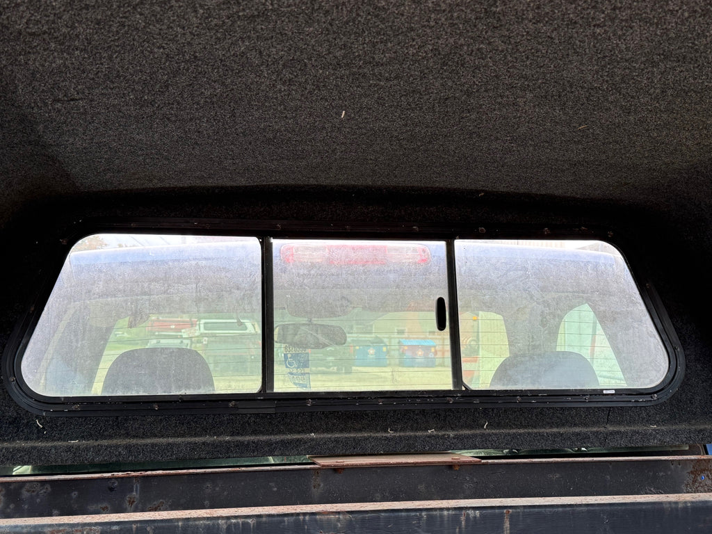 Used Ford F150 5.5' extra short Box 2004-2008 Fiberglass Lid UA Black color Code: CL2510-17a Location: B-5-2