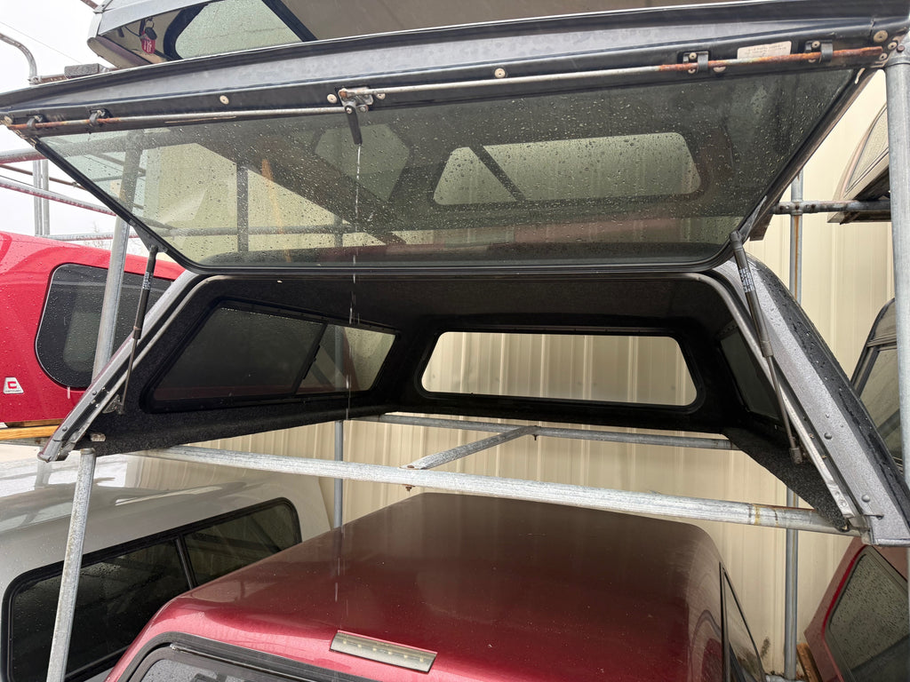 Used Chevy Silverado / GMC Sierra 2014-2018 1500 XC 6.5' short bed used topper LOCATION: N-2-2 Code: CL2511-1a