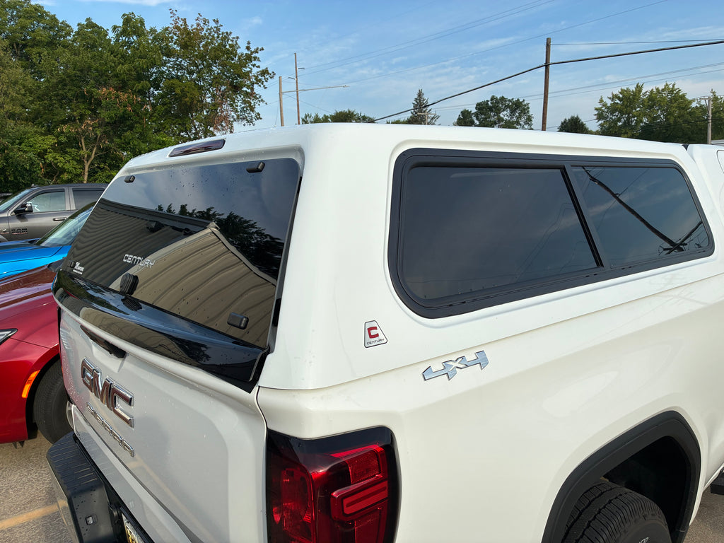 Used Chevy Silverado 2019-2025 6.5' short bed used topper LOCATION: N-3-1 CODE: CMK