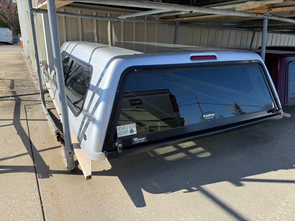 Used Ford F150 6.5' Short Box 2009-2014 Fiberglass Truck Topper Camper Shell CODE: CNMF004 LOCATION: N-1-1