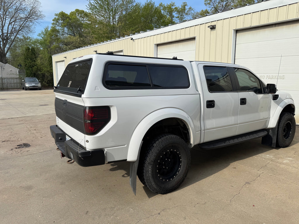 Used Ford F150 5.5' Extra Short Box 2009-2014 Fiberglass Truck Topper Camper Shell YZ white CODE: CLCNMMM LOCATION: A-4-3