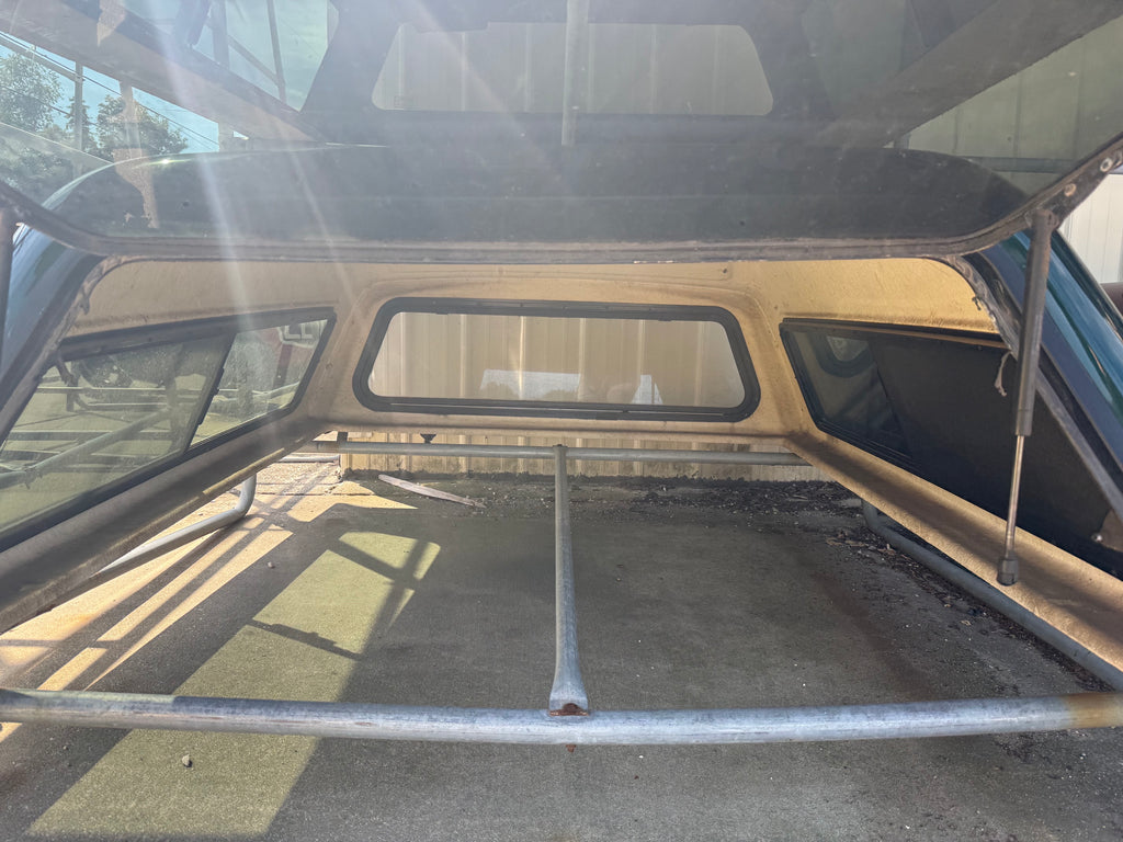 Used Chevy Silverado / GMC Sierra 2014-2018 1500 EXT cab 6.5'  short bed used topper LOCATION: N-1-1 Code: CMR