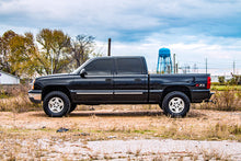 Load image into Gallery viewer, gm-lift-kit_283n2-2005-black-z71-profile.jpg